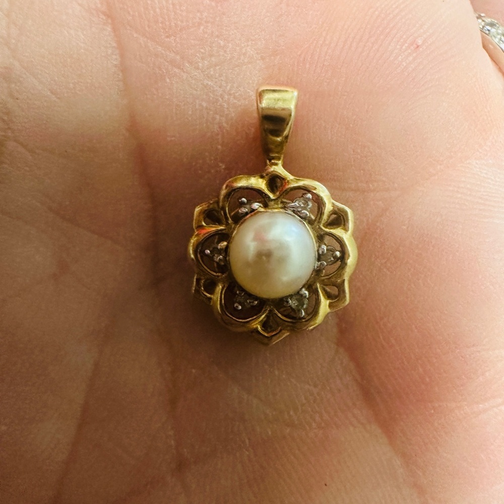 Real Gold 10k Gold Floral Pearl Necklace Pendant